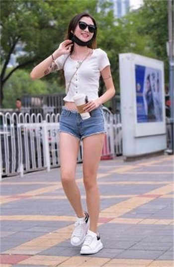 杨颖内衣被当众扯下