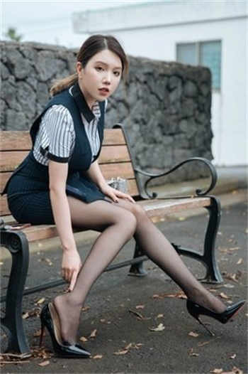 杨颖内衣被当众扯下
