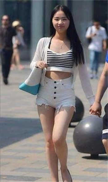 女儿的闺蜜来家里做客