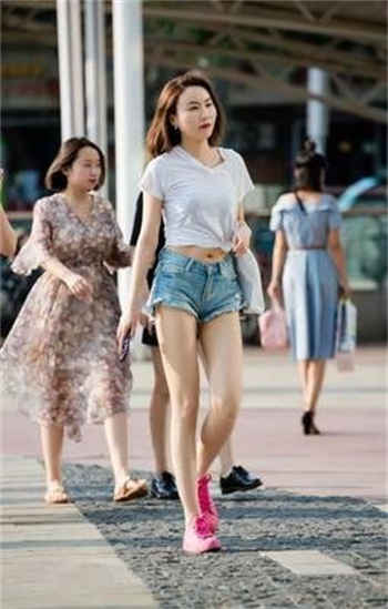 火车里撞了我八次高小说