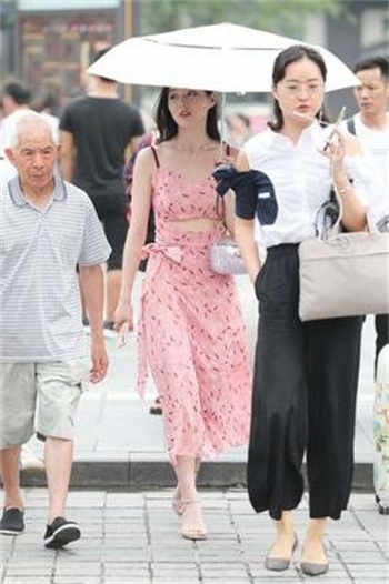 锦城学院唐艺涵买手机事件