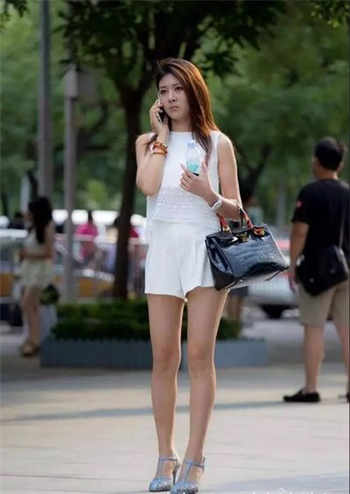 东方明珠售楼员阳台门