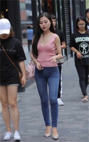 买车睡女销售员过程
