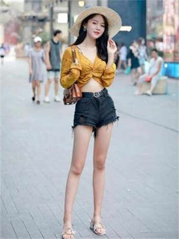 女售楼员为冲业绩