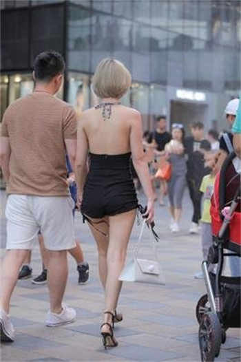 八零婚纱摄影老狼工作室