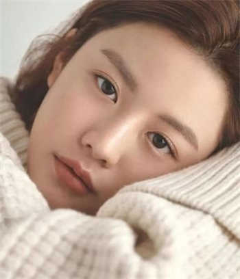 沈娜娜艾秋