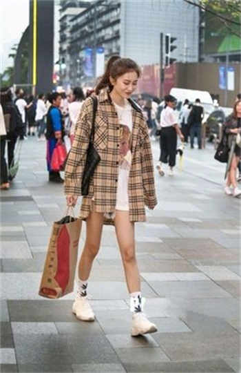 蓝奏云万能聚合盒子直播