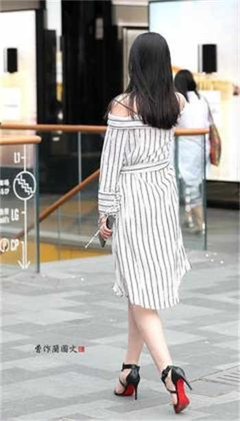精东影业女主玲珑叫什么